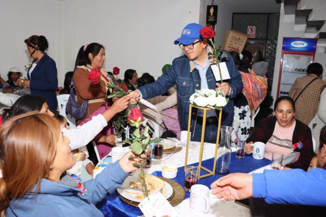 EN CHILCA MUJERES LÍDERES SON HOMENAJEADAS POR SU DÍA