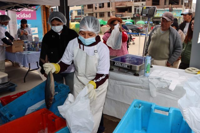 CHILCA IMPULSA LA REDUCCIÓN DE LA ANEMIA CON LA VENTA DE PESCADO A COSTO SOCIAL