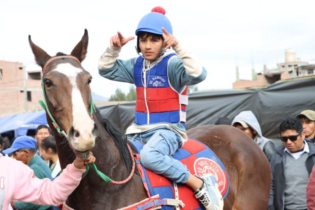 CARRERA DE MOROCHUCOS HIZO VIBRAR EL CAMPO FERIAL DE COTO COTO