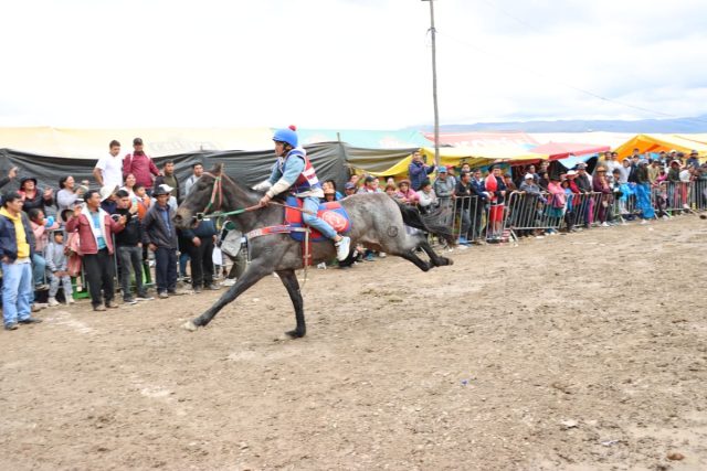 EMOCIONANTE CARRERA DE MOTOTAXIS CLAUSURA LA FERIA DE CUASIMODO EN CHILCA