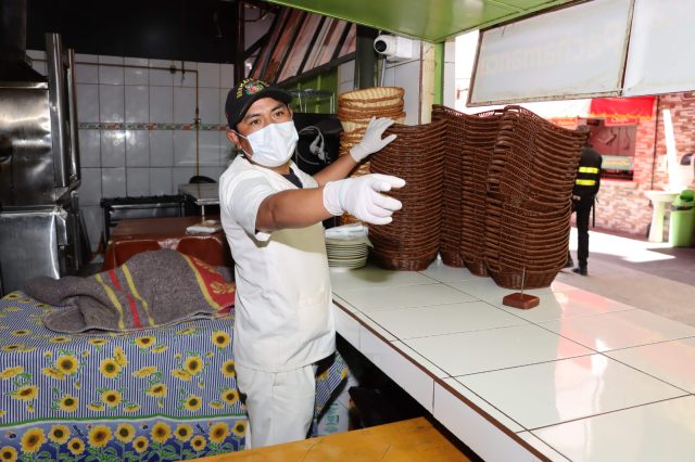 REALIZAN INSPECCIÓN A RESTAURANTES ANTES DE LA RUTA DE LA PACHAMANCA EN CHILCA