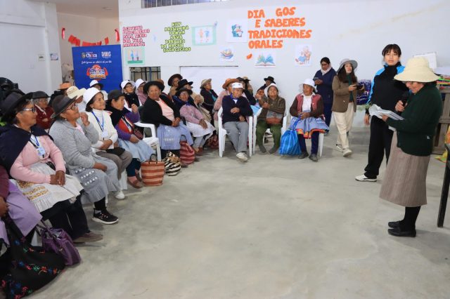 ADULTOS MAYORES DE CHILCA RECIBEN ABRIGO Y MOMENTOS DE DIVERSIÓN