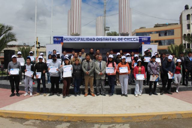 ALCALDE DAMAS RECONOCE A DOCENTES DE LA ACADEMIA MUNICIPAL