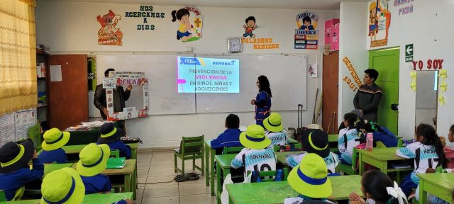 NIÑOS DE LA I.E. DE LA 30153 RECIBEN CHARLAS SOBRE LA NO VIOLENCIA
