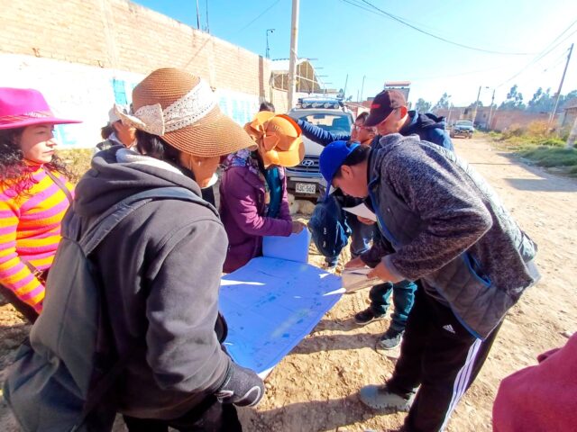 ALCALDE DAMAS BRINDA SOLUCIONES ANTE RECLAMO DE VECINOS DE AV. LOS INCAS