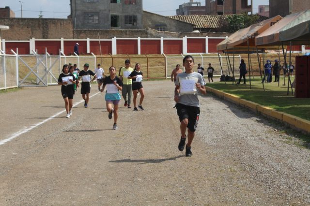 CHILCA PROMUEVE EL ATLETISMO EN LA NIÑEZ Y JUVENTUD CON LA MINI MARATÓN