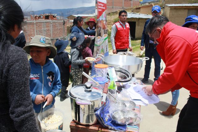 ENTREGAN COCINA EQUIPADA PARA ESCOLARES DE PRIMARIA EN CHILCA ALTA