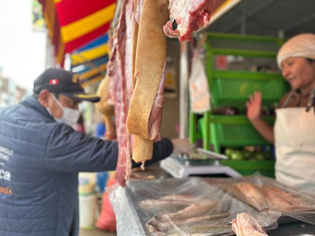CONTROLAN PESO DE PRODUCTOS EN SEMANA SANTA