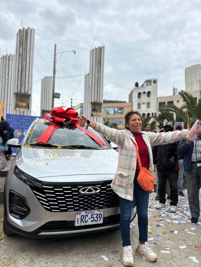 MADRE CHILQUENSE GANA AUTO CERO KILÓMETROS Y DESATA EMOCIÓN TOTAL EN EL CIERRE DE CUASIMODO 2026